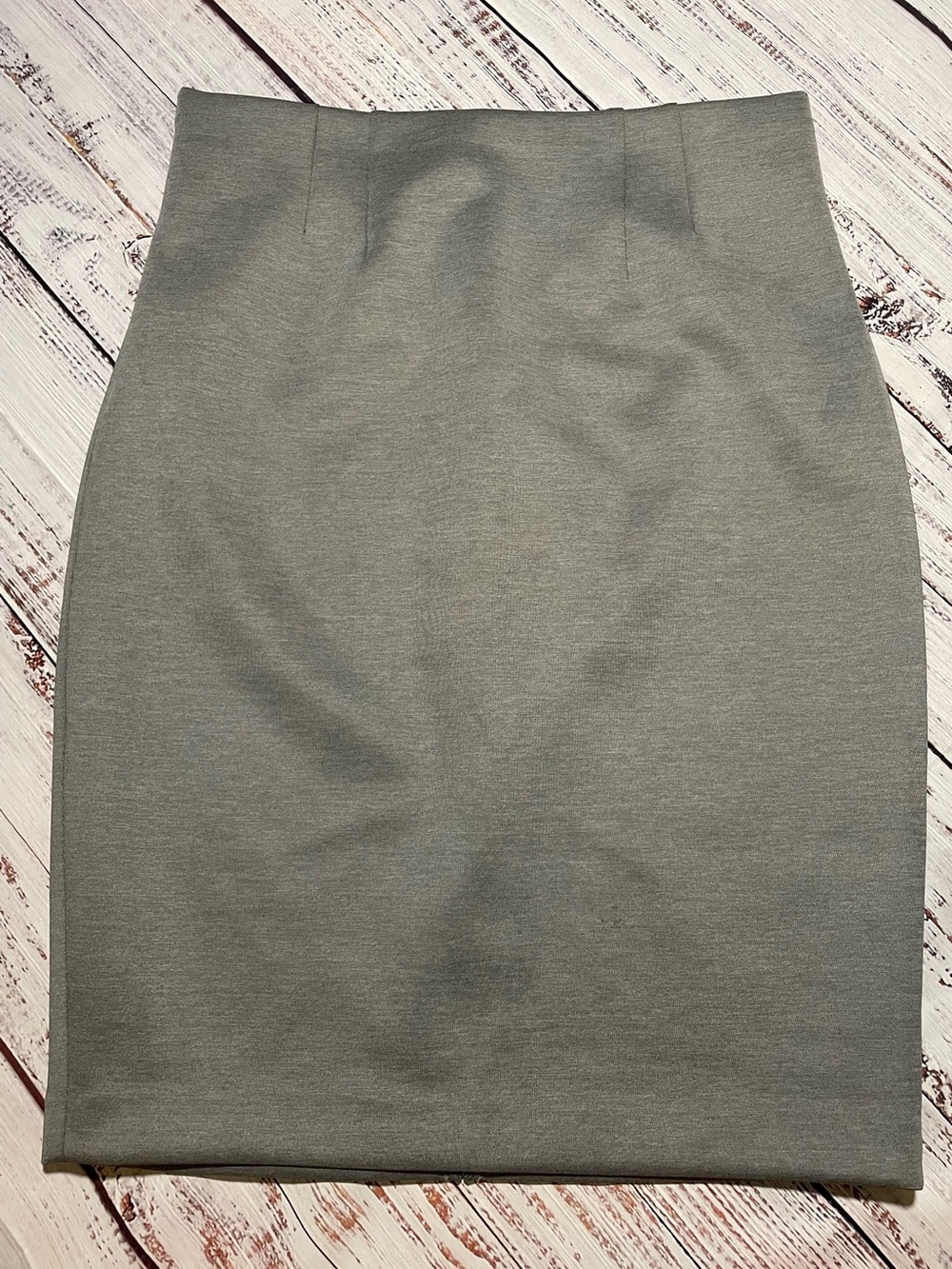 NWOT Express Pull On Gray Super Soft Doubleknit Pencil Skirt. Size L